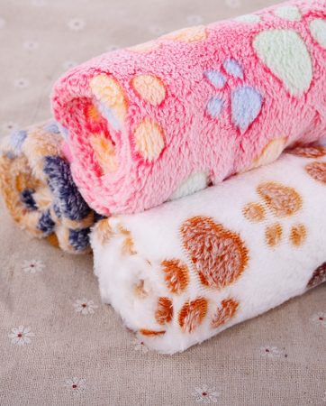 Hot Sale Winter Dog Puppy Bed Blanket Fleece Warm Soft Touch Large Size Dogs Cat Use Sleeping Blanket Mats Pets Product Supplier